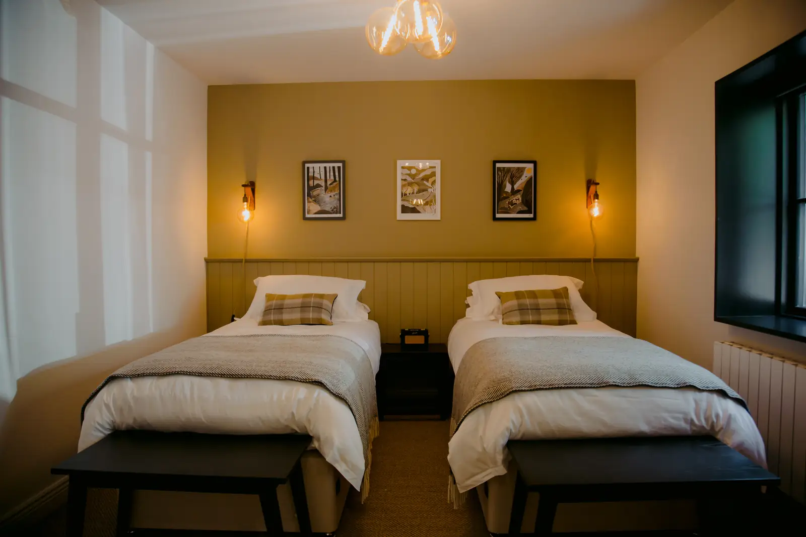 Twin bedroom